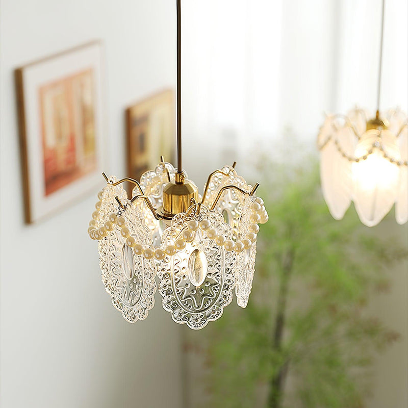 LumiGlow – Elegant pendel med blomsterdetaljer for sofistikeret stemning