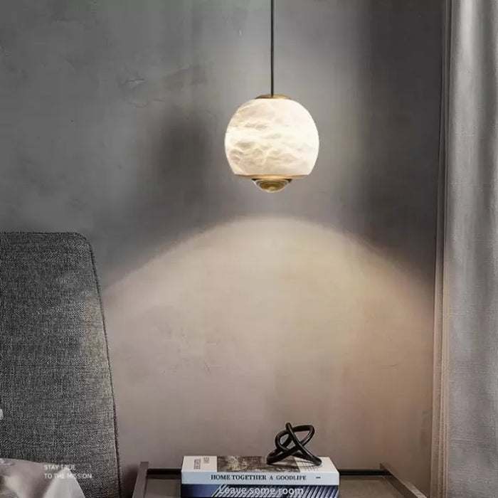 LuxeGlow – Nordic Globe pendel med LED-pærefod