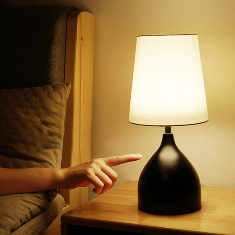 LumaTouch – Elegant LED-bordlampe med touch-betjening og kompakt energieffektivt design til moderne rum