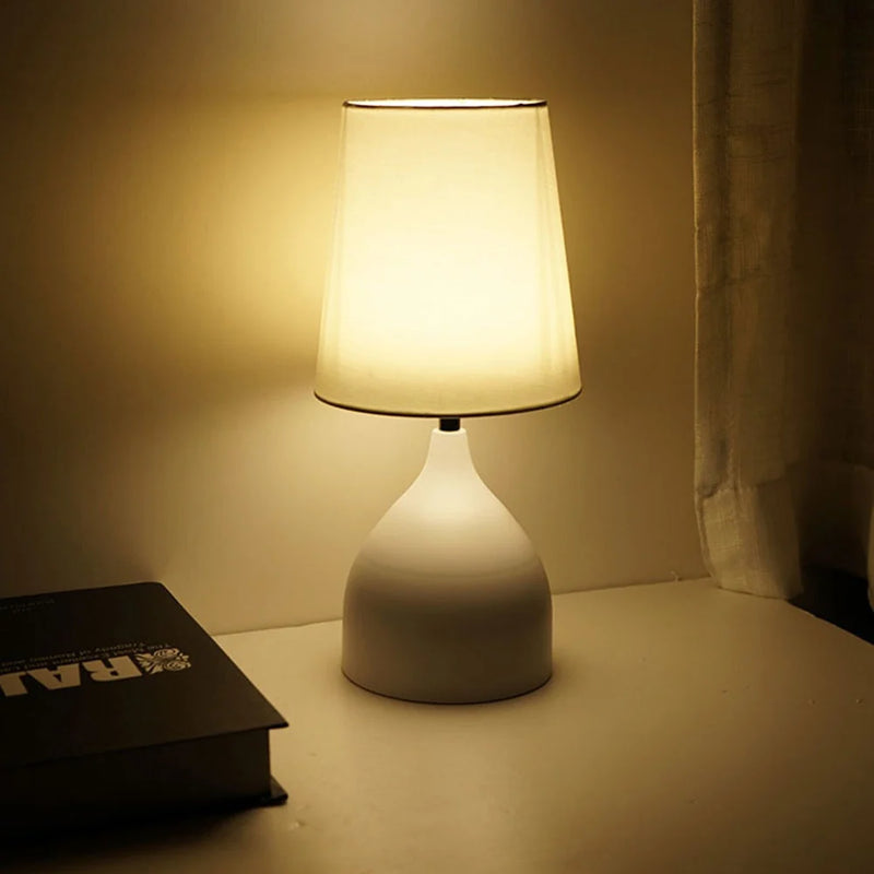 LumaTouch – Elegant LED-bordlampe med touch-betjening og kompakt energieffektivt design til moderne rum