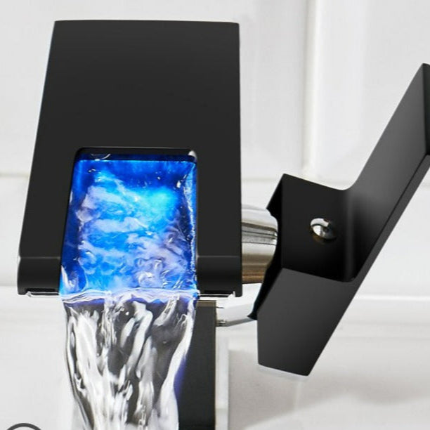 AquaFlow– Smart LED vandhane med temperaturlysshow