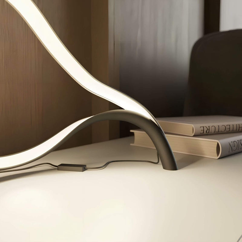 LumaGlow - Slank LED-bordlampe til moderne boligindretning