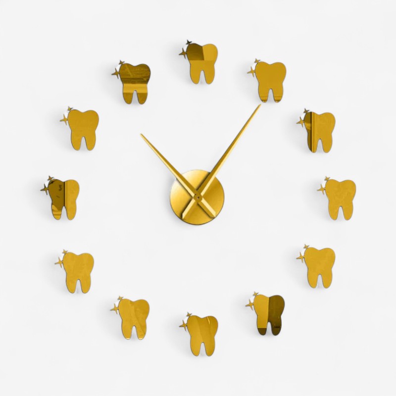 SmileClock - Dekorativt vægur med tand inspireret design