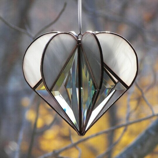 LumiHeart - Elegant hjerteformet suncatcher med strålende og iøjnefaldende design
