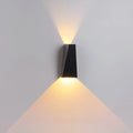 LumoEdge – Minimalistisk væglampe med trapezform og opad ned LED lys