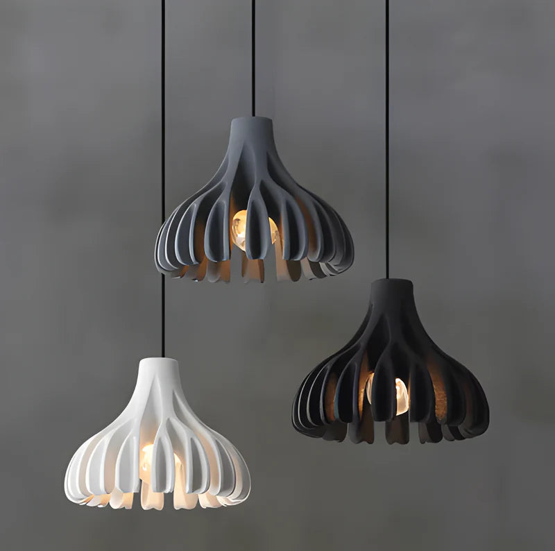 GlowPetal – Kunstnerisk LED lysekrone med blomsterform og moderne pendelstil