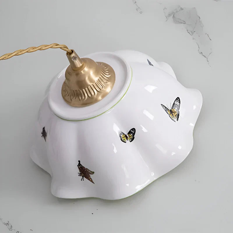 LumiFlutter – LED Loftlampe med Sommerfugleinspireret Design