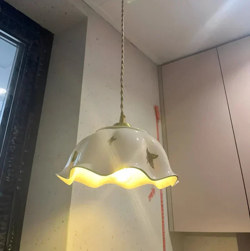 LumiFlutter – LED Loftlampe med Sommerfugleinspireret Design