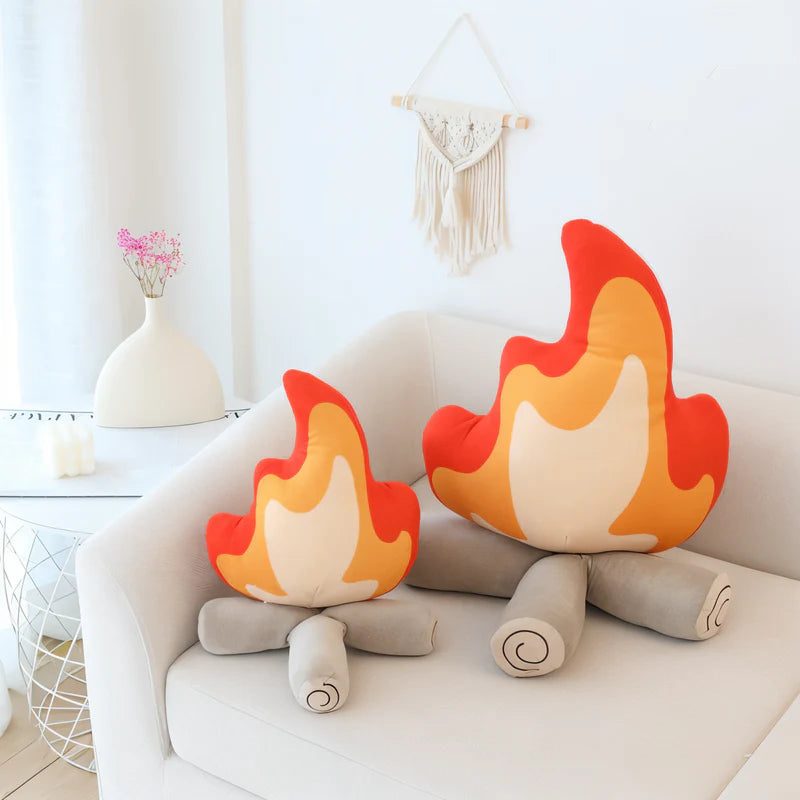 FlamaFluff – Bålinspireret dekorativ pude med hyggeligt design og afslappende komfort
