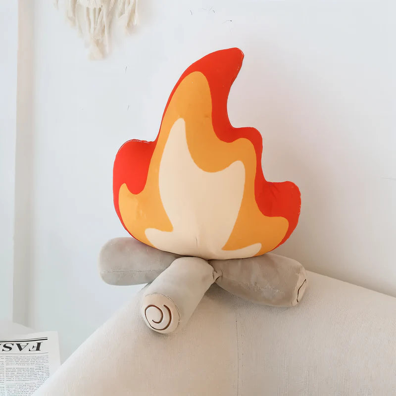 FlamaFluff – Bålinspireret dekorativ pude med hyggeligt design og afslappende komfort