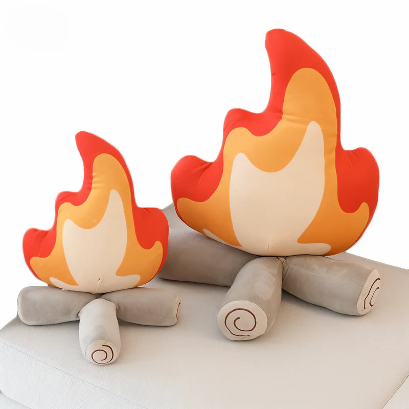 FlamaFluff – Bålinspireret dekorativ pude med hyggeligt design og afslappende komfort