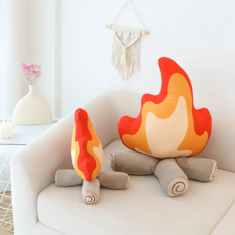 FlamaFluff – Bålinspireret dekorativ pude med hyggeligt design og afslappende komfort