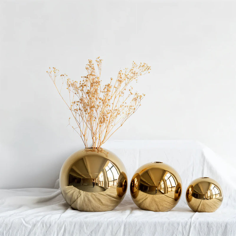 AuraBloom – Elegant rund vase med raffinerede accenter til stilfulde blomsterarrangementer og indretning