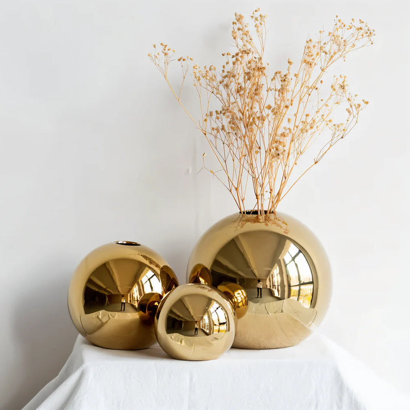 AuraBloom – Elegant rund vase med raffinerede accenter til stilfulde blomsterarrangementer og indretning