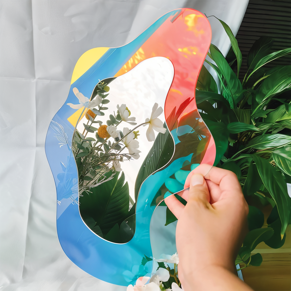 ReflectaForm – Geometrisk spejl med moderne layout og kunstneriske vinkler