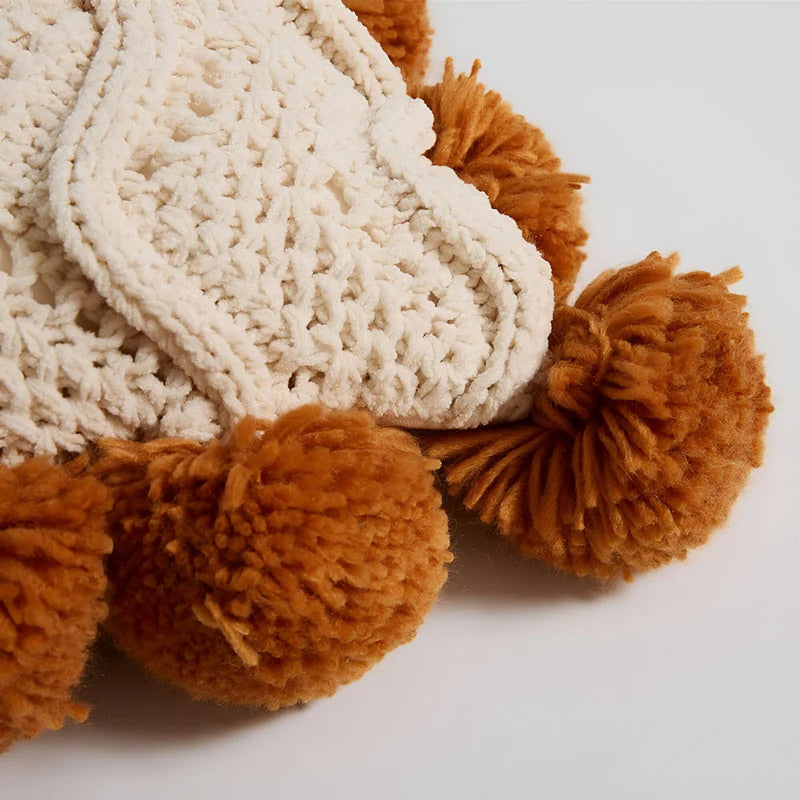 CozyTassel – Stilfuldt pudebetræk med pompon detaljer for et dekorativt touch