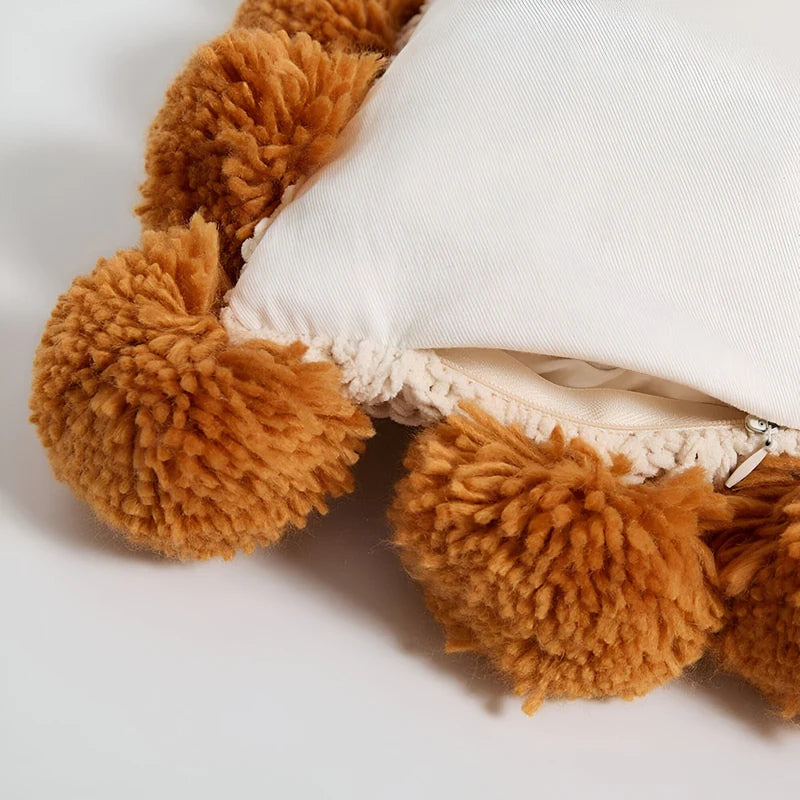 CozyTassel – Stilfuldt pudebetræk med pompon detaljer for et dekorativt touch