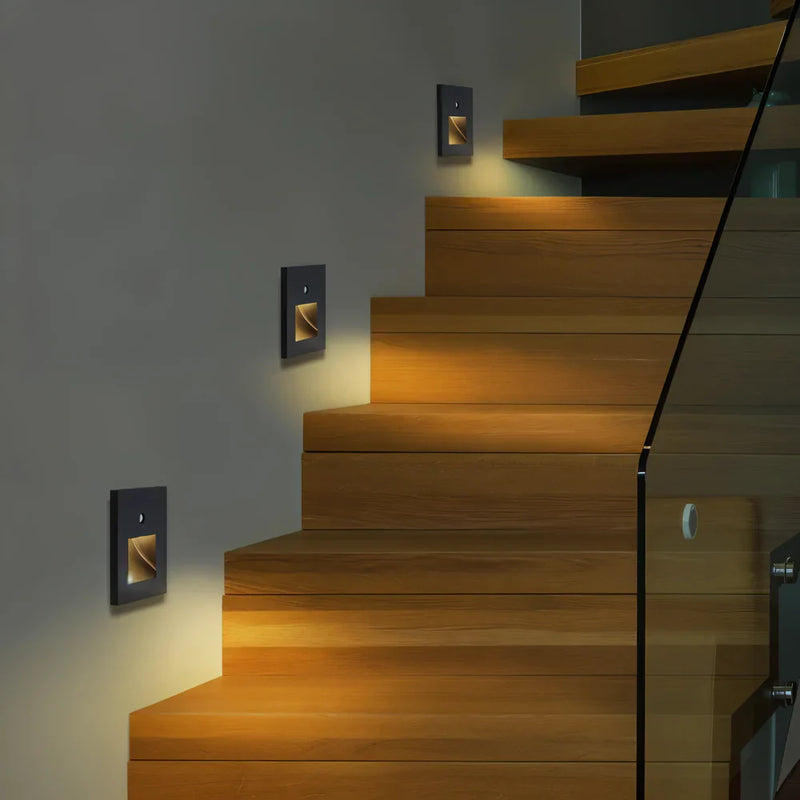 LumiStep – Bevægelsesaktiveret trappevæglampe til moderne indendørs sikkerhed