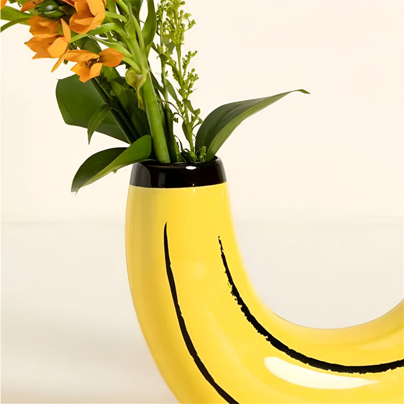 UrbanVibe – Moderne bananformet vase med elegant design til legende og kunstnerisk boligstyling