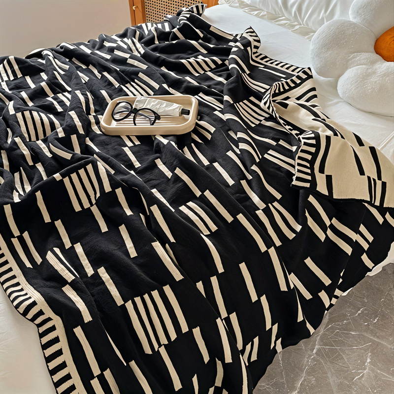 ComfyNest – Blødt tæppe med elegant stribet design for hyggelig komfort