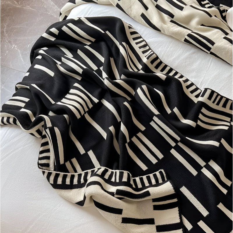 ComfyNest – Blødt tæppe med elegant stribet design for hyggelig komfort