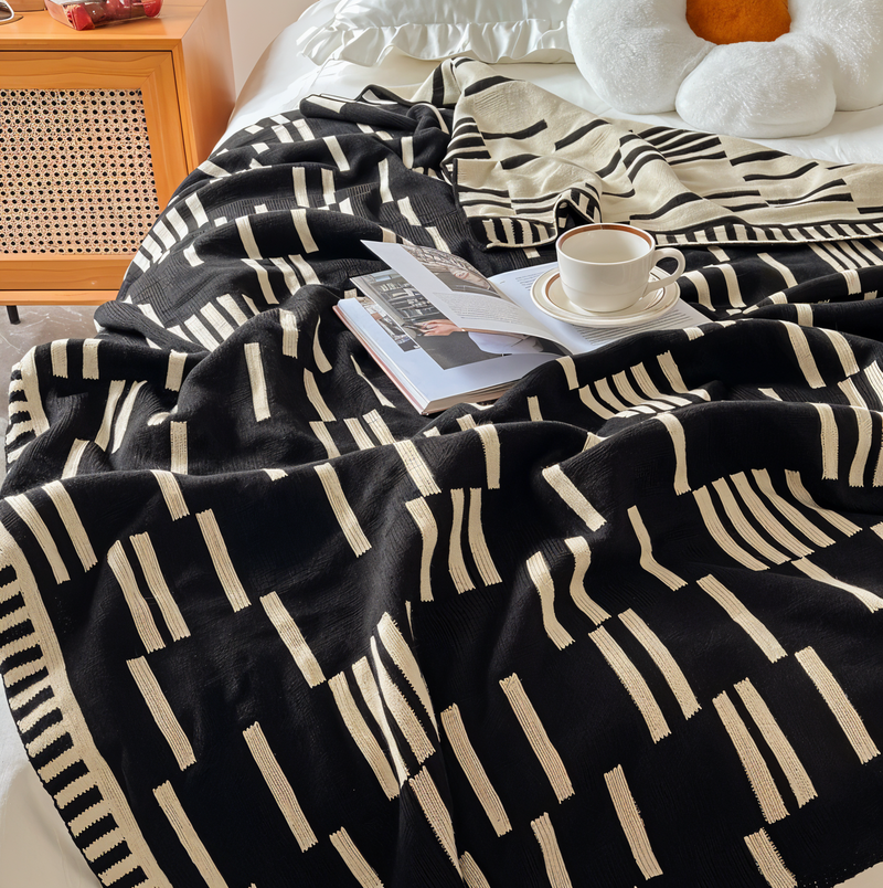 ComfyNest – Blødt tæppe med elegant stribet design for hyggelig komfort
