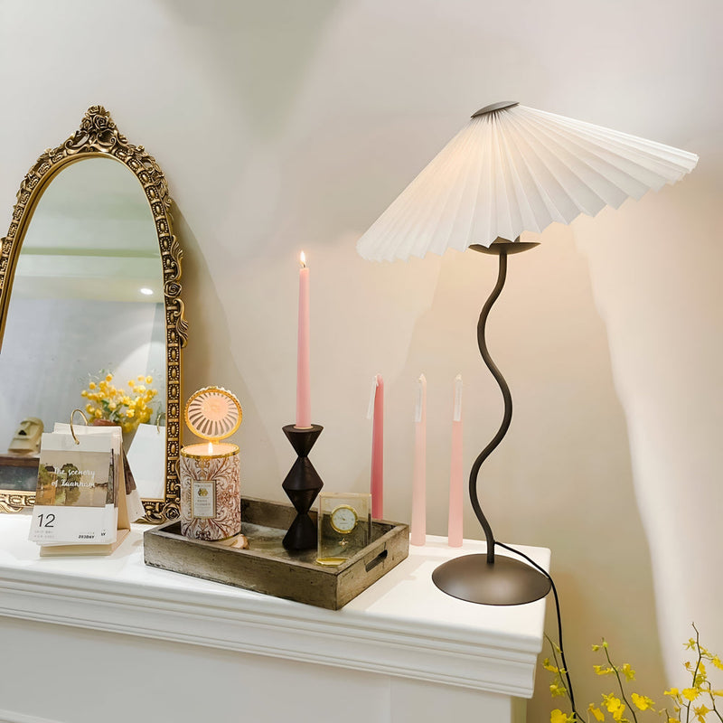 OrigamiGlow – Elegant LED-lampe med bølget design til moderne belysning