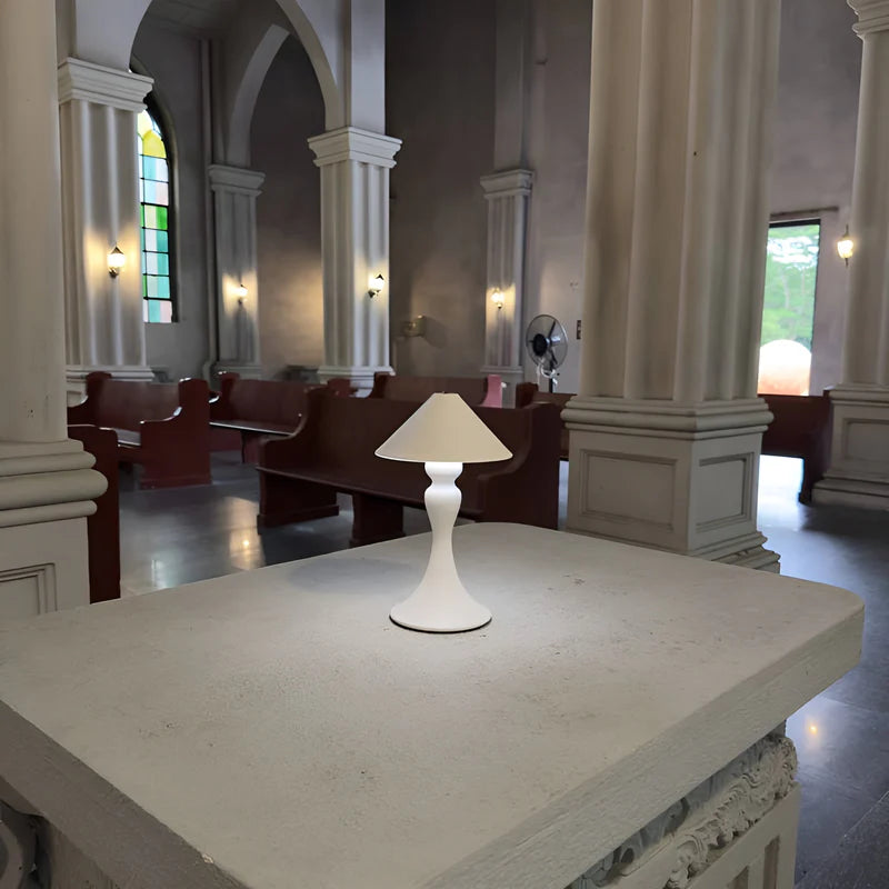 RetroLite – Trådløs bordlampe med justerbar lysstyrke og buet design