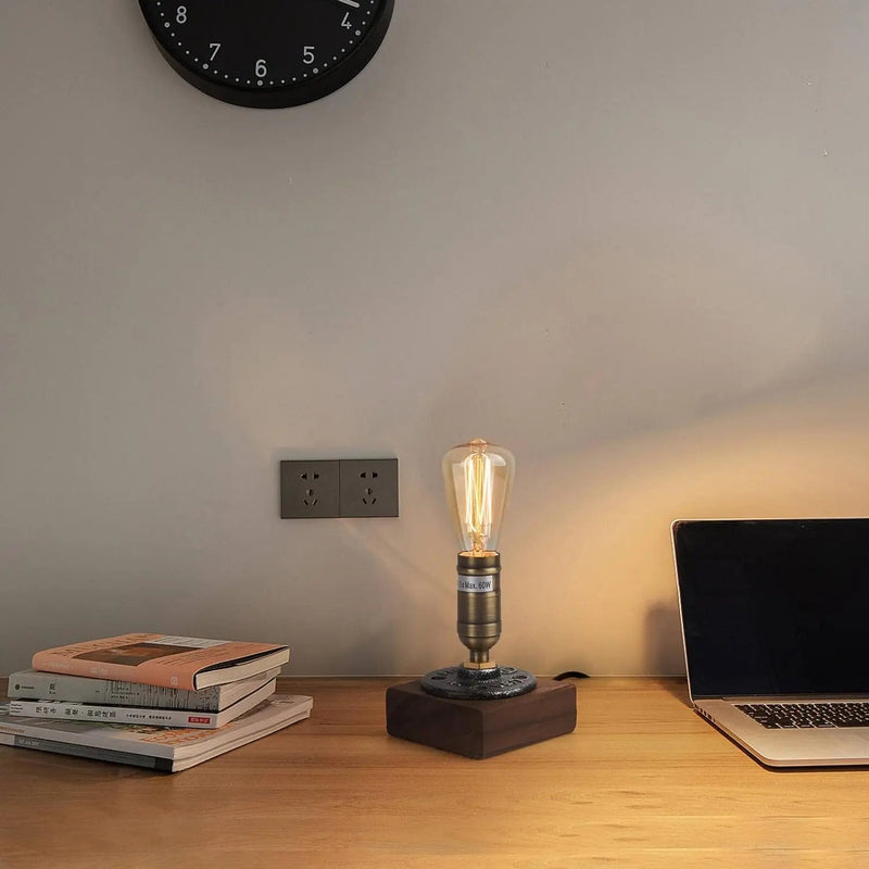 WoodGlow – Retro træbordlampe med varmt LED-lys