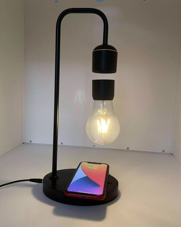 HoverGleam – Magnetisk svævende LED-pære med moderne design til iøjnefaldende belysning