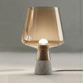 GlowBell - Moderne bordlampe med tilspidset skærm og udsat pæredesign