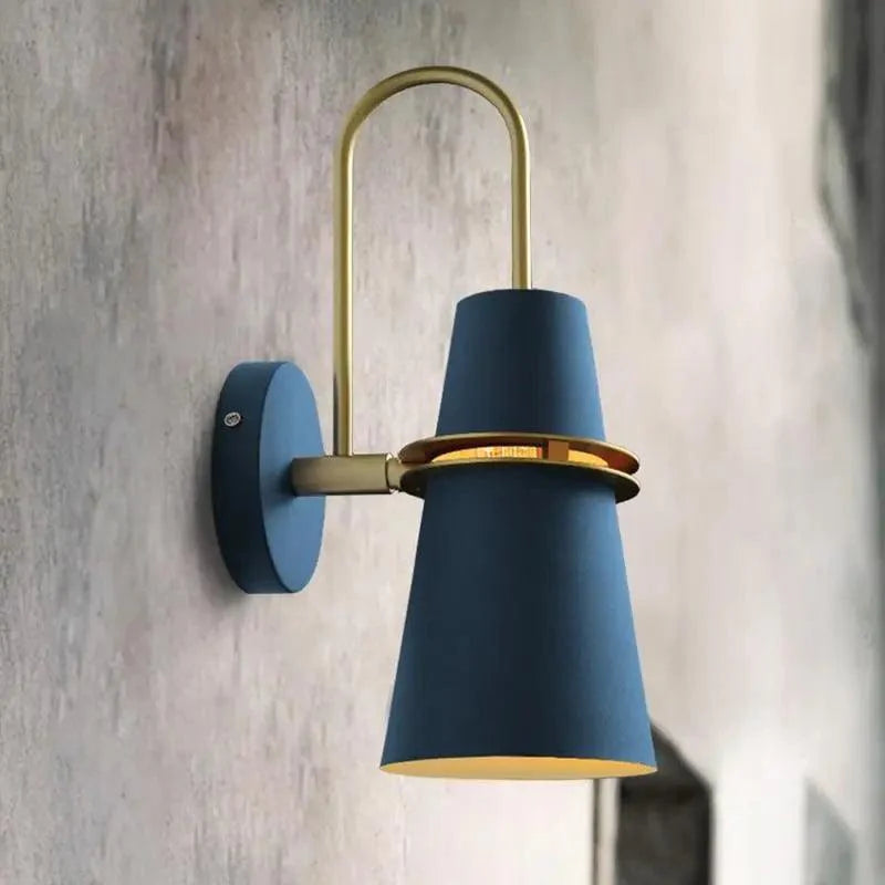 NordicGlow - Minimalistisk væglampe med slankt design til moderne og hyggelige rum