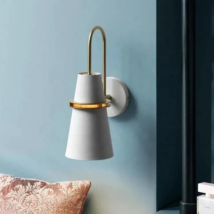 NordicGlow - Minimalistisk væglampe med slankt design til moderne og hyggelige rum