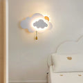 CloudGlow – Finurlig skyformet væglampe med et muntert Sun Design