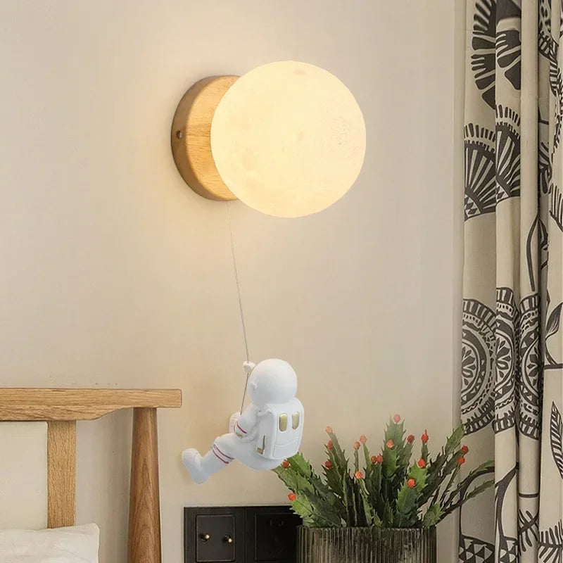 MoonGlow – Magisk månelampe med beroligende glød og elegant design