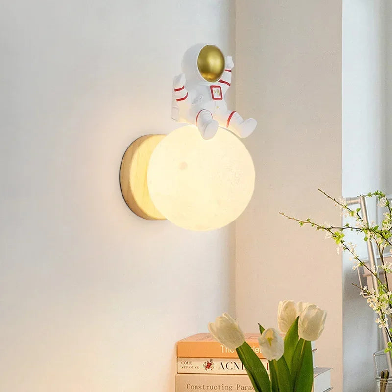 MoonGlow – Magisk månelampe med beroligende glød og elegant design