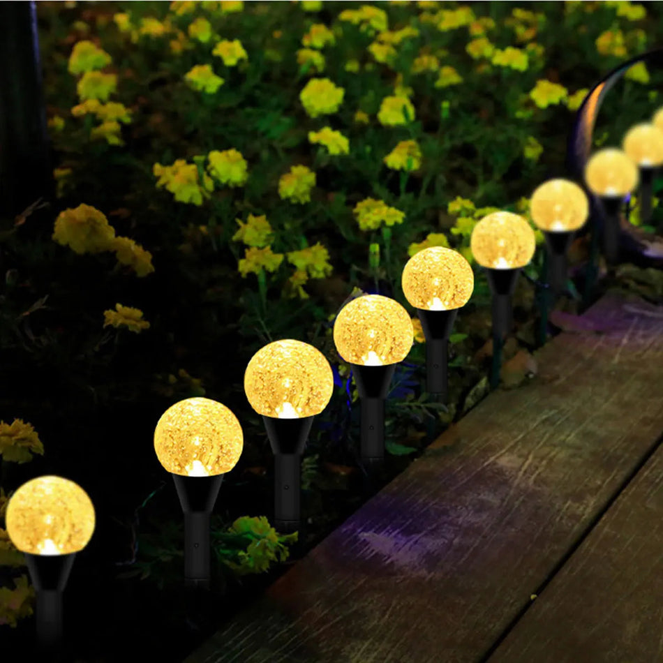 GlowSphere – Sfæriske solcellelamper til havebrug med farveskiftende LED-display