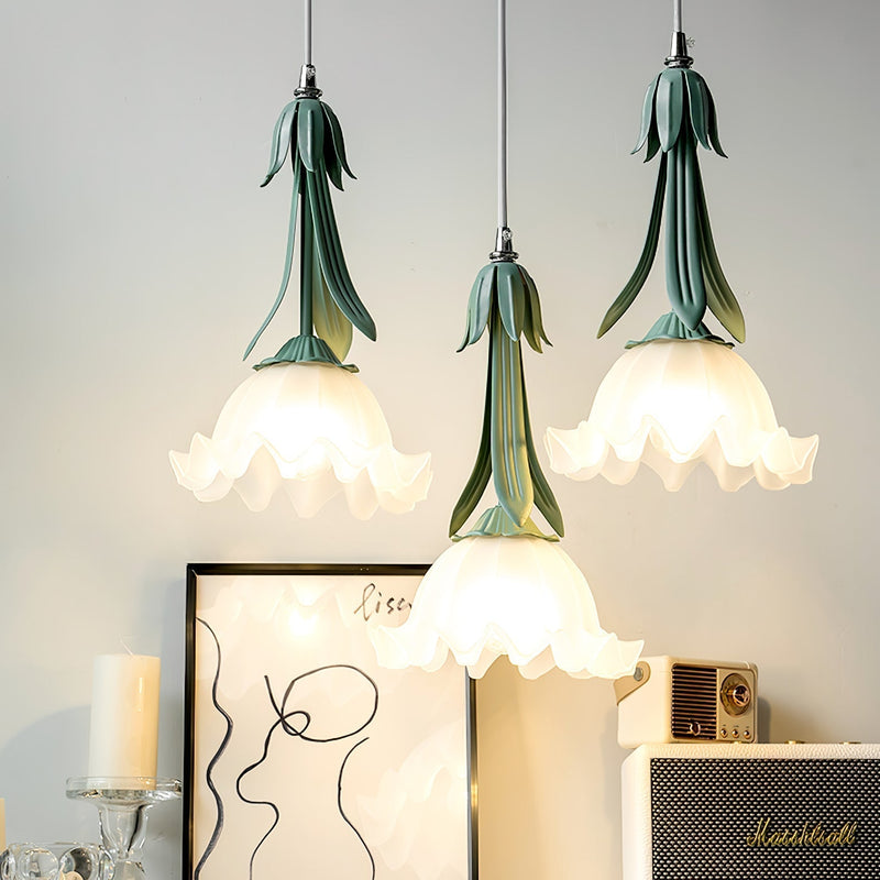 BloomAura - Elegant lilje inspireret pendellampe