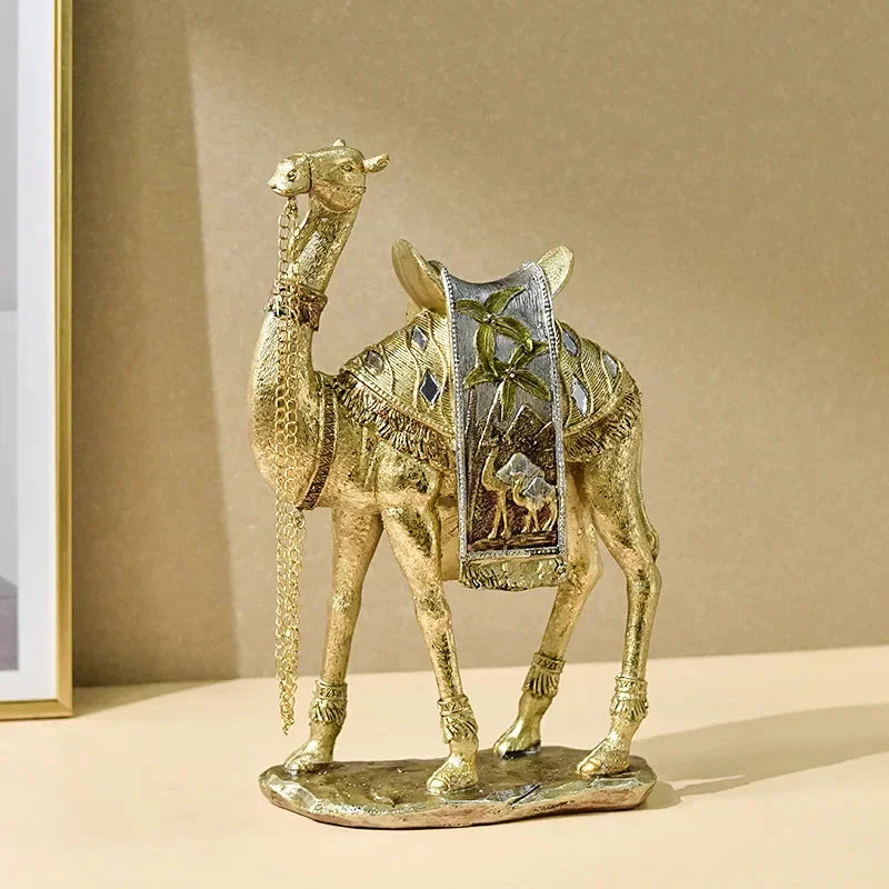 CaravaLume – Dekorativ Kamelfigur med Udsmykket Saddel og Raffinerede Detaljer