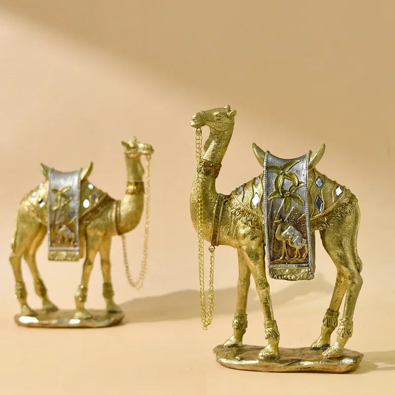 DesertAura – Kamelstatue med udsmykket sadel og elegant finish