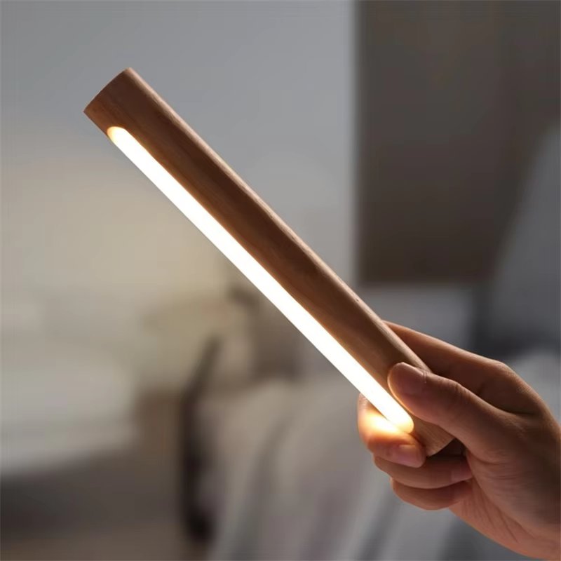 GlowBeam — Elegant Væglampe med Genopladelig Bekvemmelighed