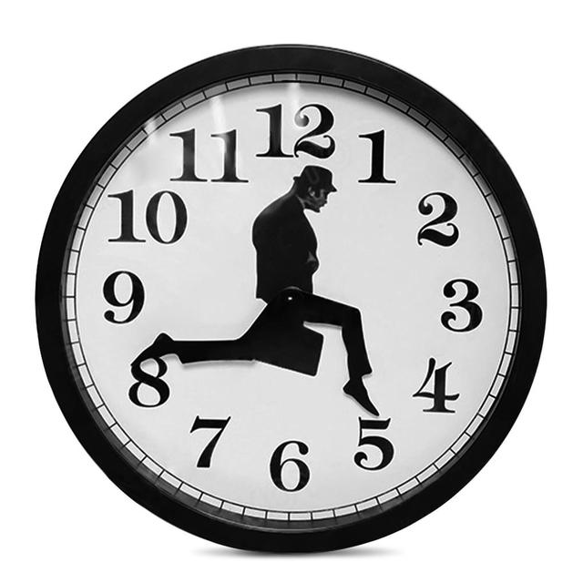 TimeMotion – Kreativt vægur med unik illustration af bevægende mand og fede tal