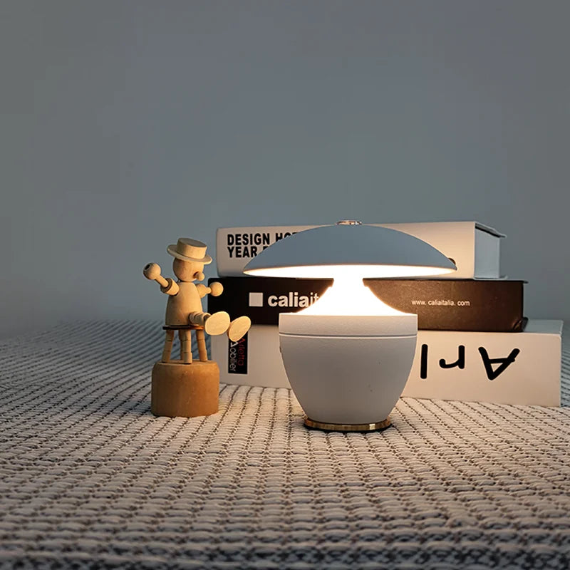 MicroLume - Kompakt skrivebordslampe med klart LED-lys til alle rum