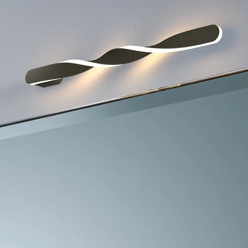 TwistLuxe - Væglampe med Elegant Snoet Design og Energieffektivt LED Lys