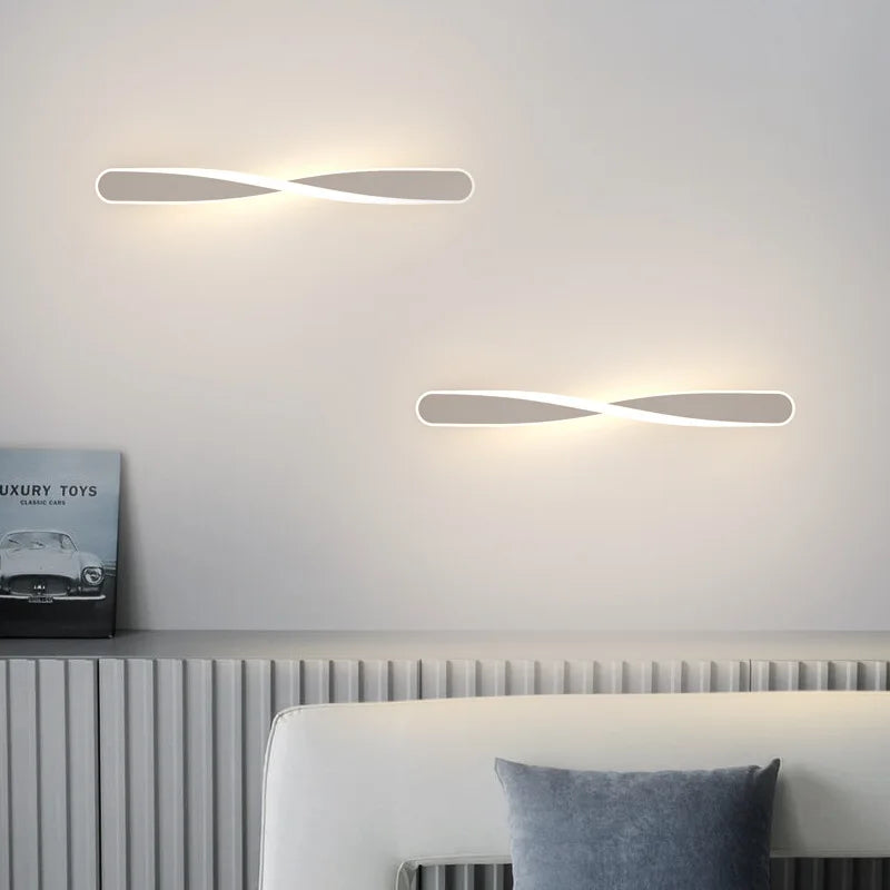 TwistLuxe - Væglampe med Elegant Snoet Design og Energieffektivt LED Lys