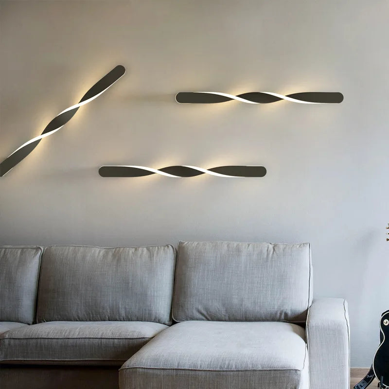 TwistLuxe - Væglampe med Elegant Snoet Design og Energieffektivt LED Lys