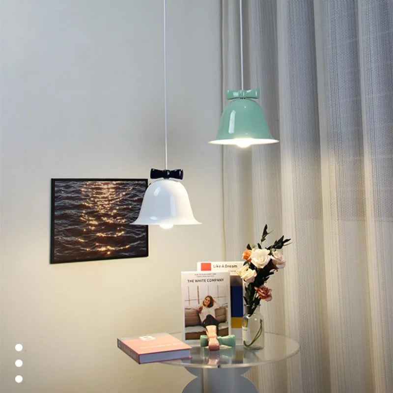 CurveShine - Moderne Buet Pendellampe med Elegant Design og Effektiv Belysning til Alle Rum
