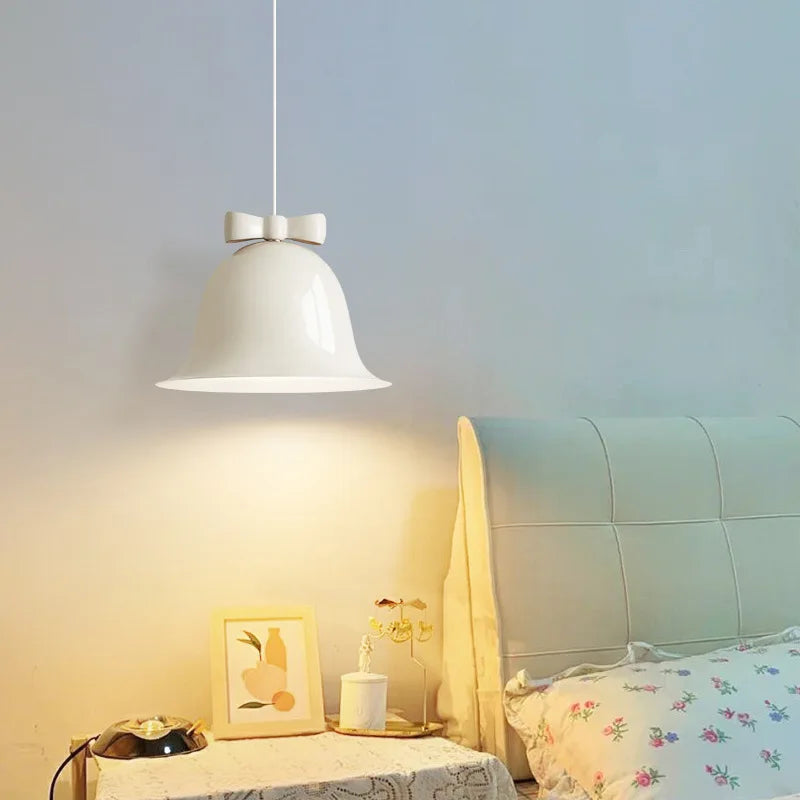 CurveShine - Moderne Buet Pendellampe med Elegant Design og Effektiv Belysning til Alle Rum