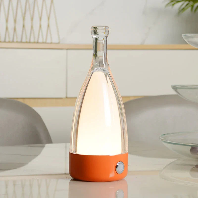 LumoBottle – Moderne bordlampe i form af en flaske med dæmpbart LED-lys til stuer og sociale rum