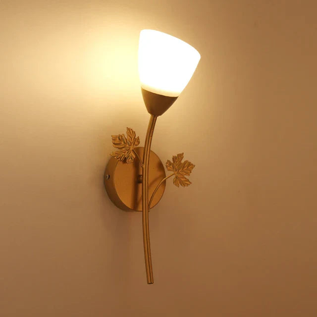 PetalRay - Moderne væglampe med kunstnerisk blomsterdesign til elegant belysning i hjemmet